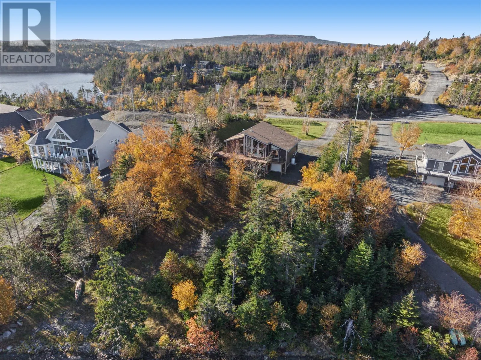 9 Lakeside Drive