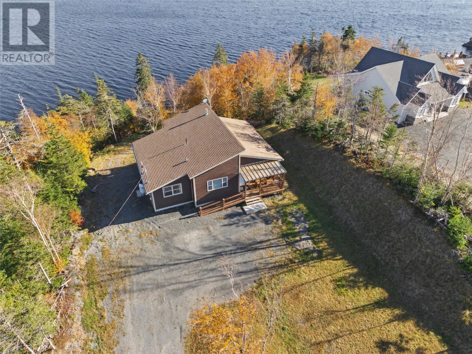 9 Lakeside Drive