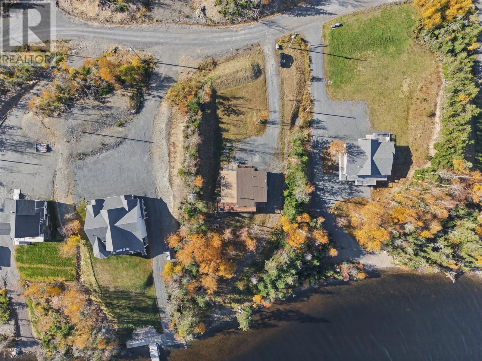 9 Lakeside Drive