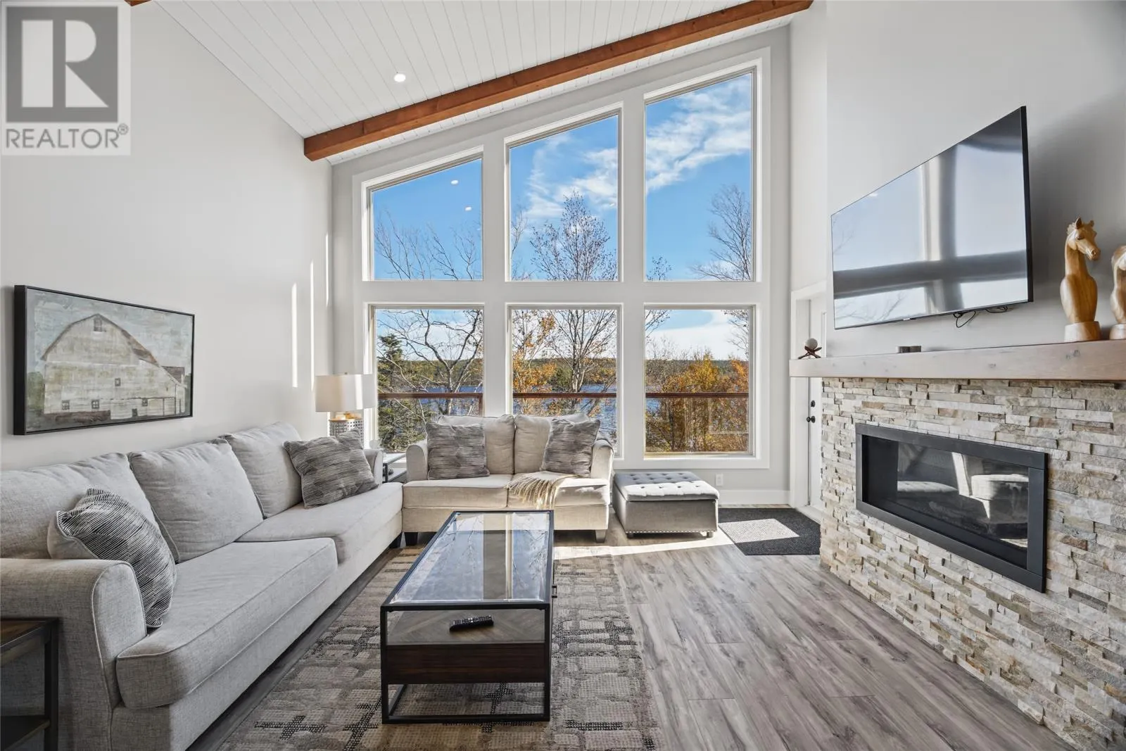 9 Lakeside Drive