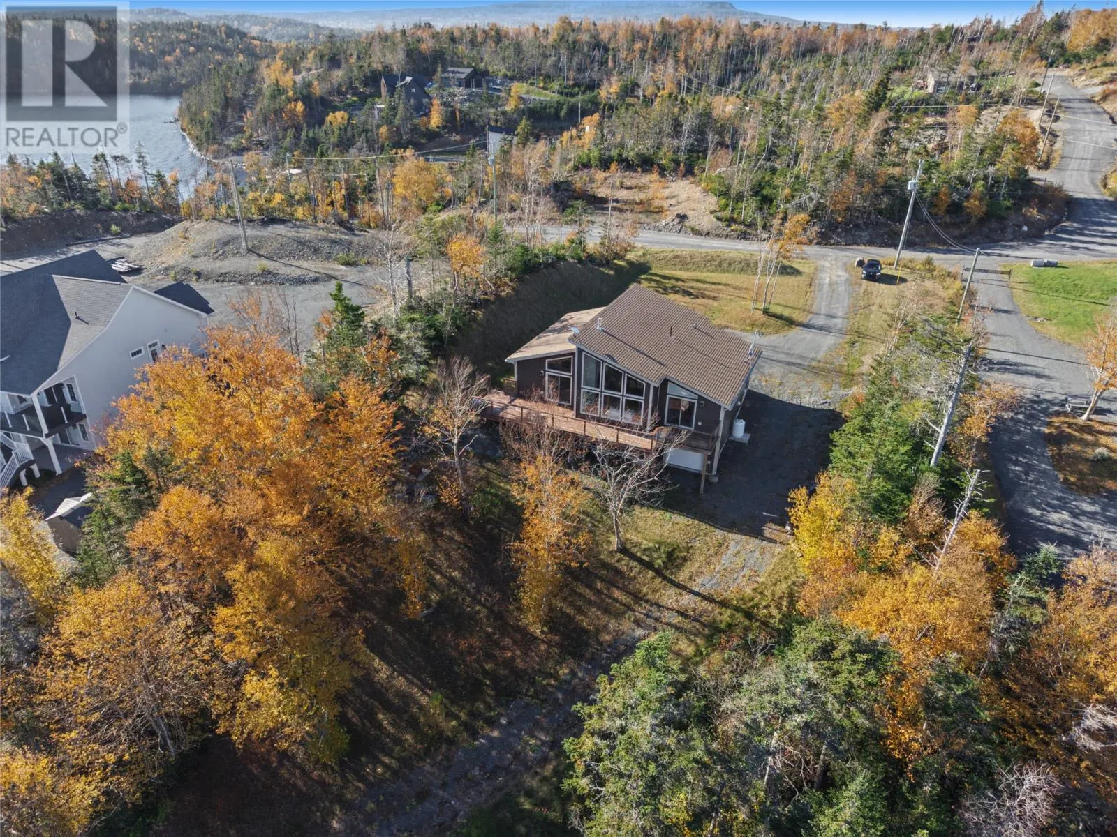 9 Lakeside Drive