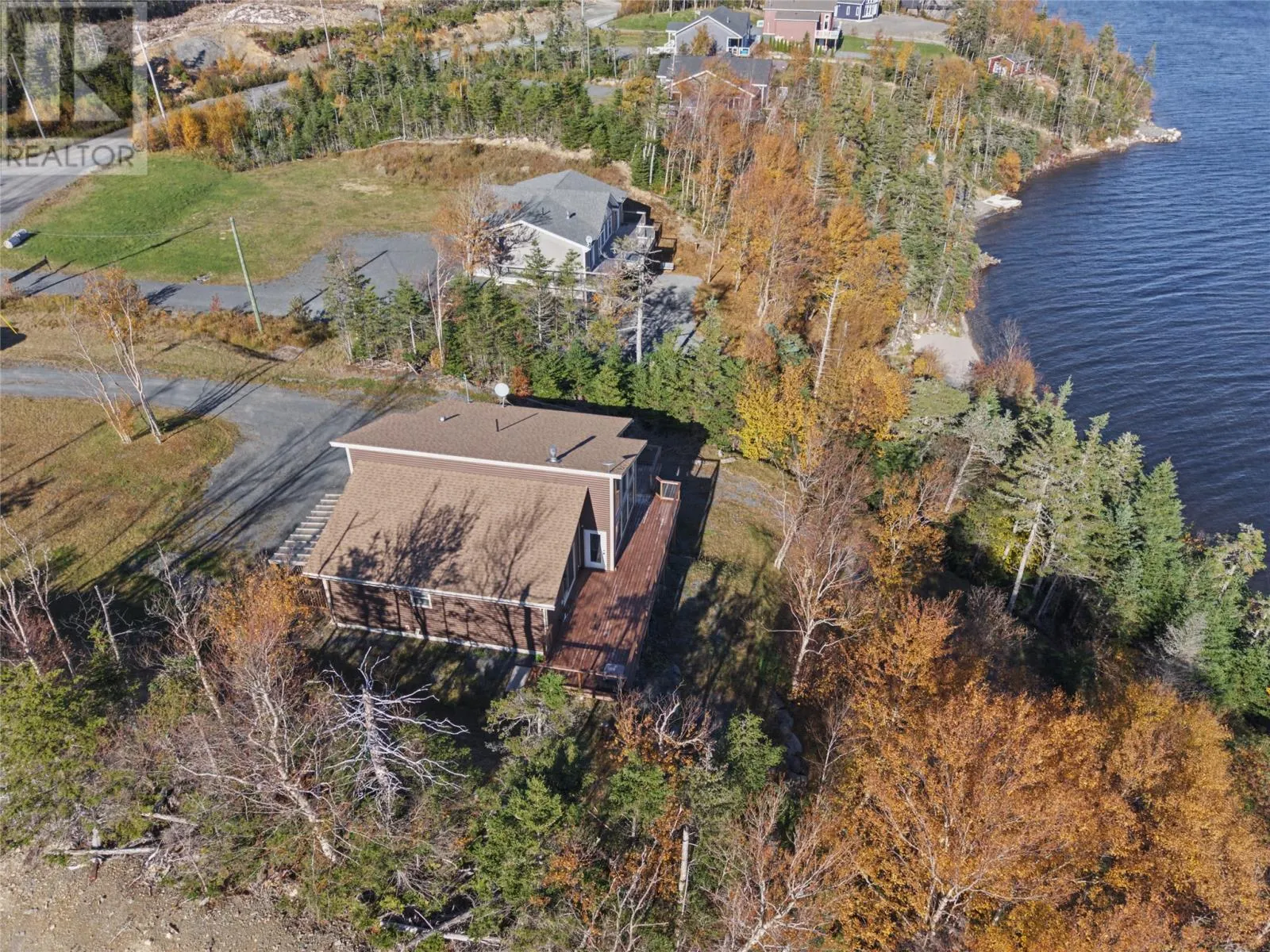 9 Lakeside Drive