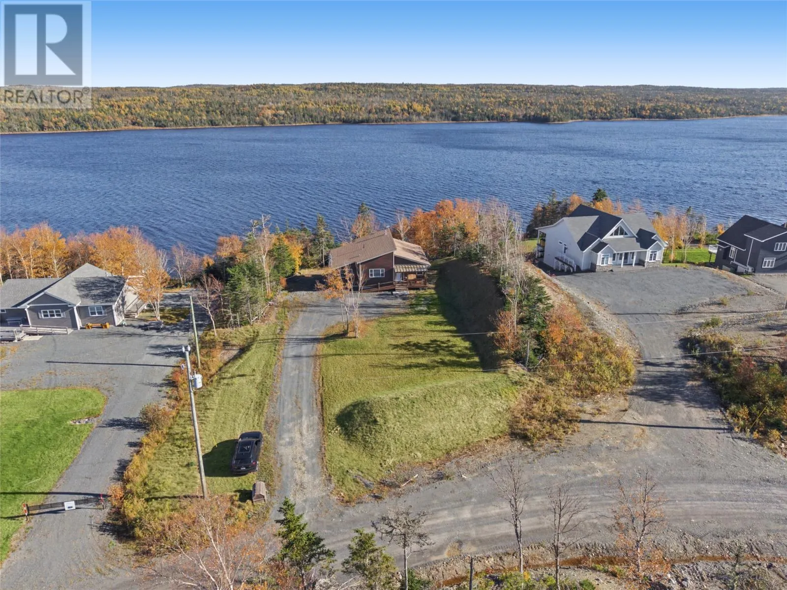 9 Lakeside Drive