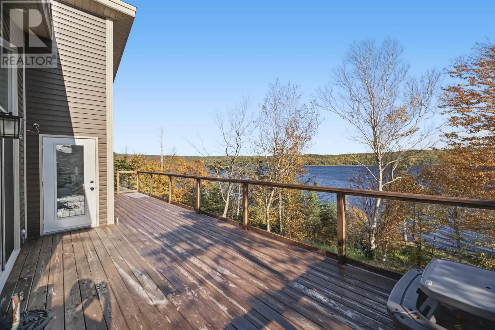 9 Lakeside Drive