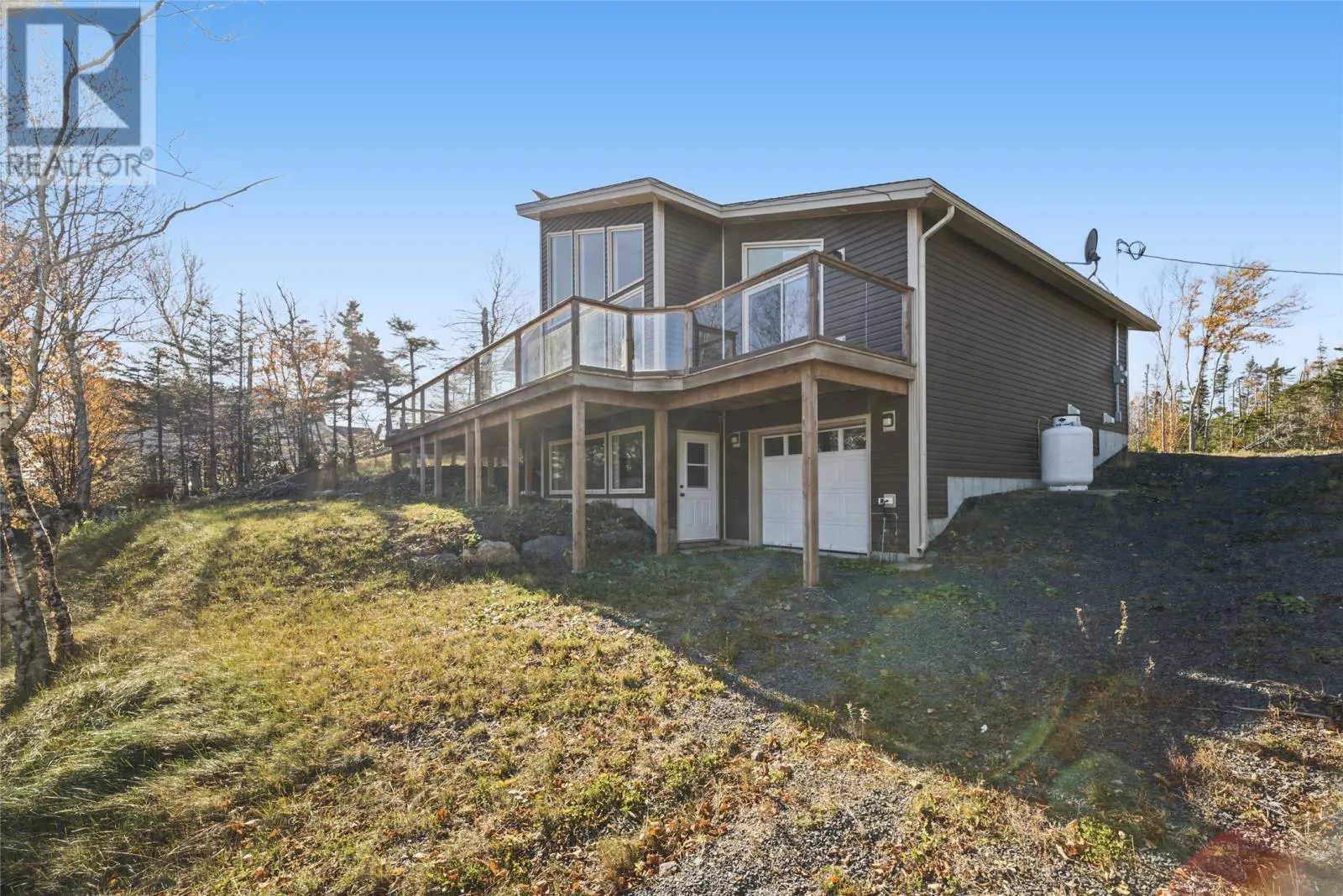 9 Lakeside Drive