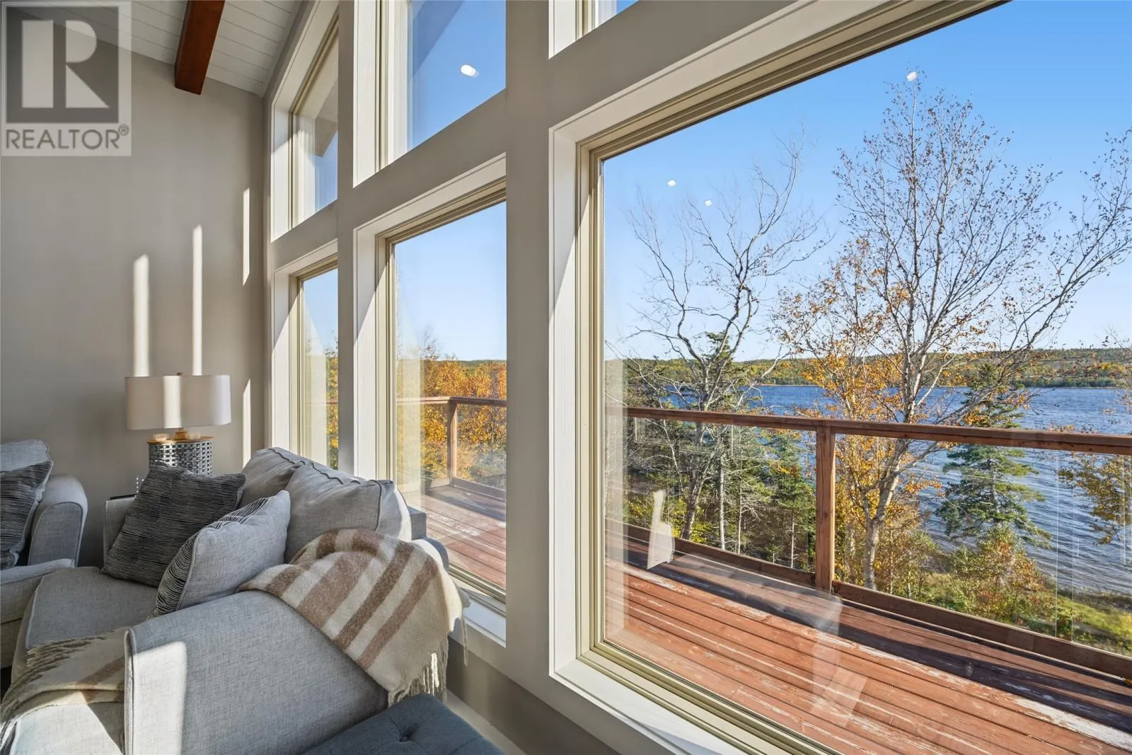 9 Lakeside Drive