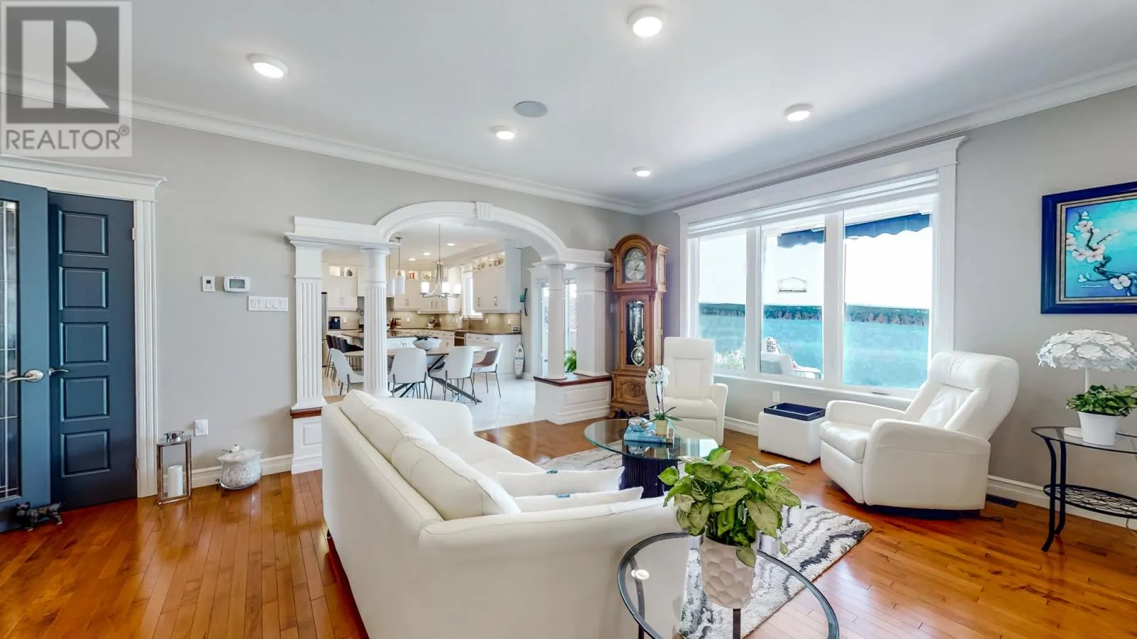 10 Ocean's Edge