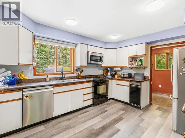 507 DEZADEASH ROAD