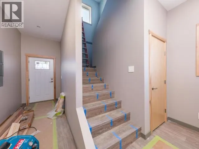 4 FLORA AVENUE