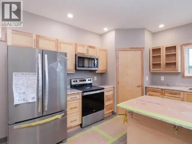 4 FLORA AVENUE