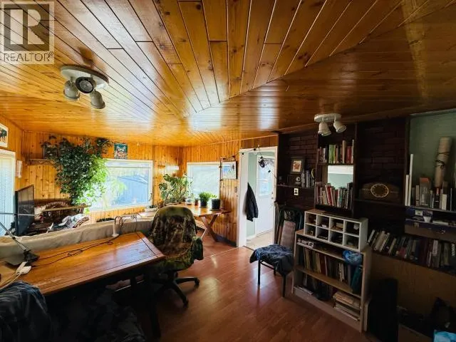 27-833 RANGE ROAD