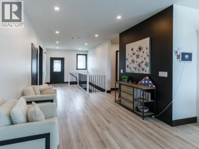 3558 JOYCE AVE