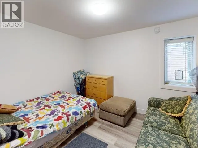 B4-6900 BURNABY STREET