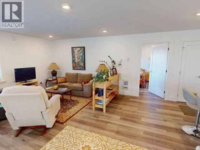 B4-6900 BURNABY STREET