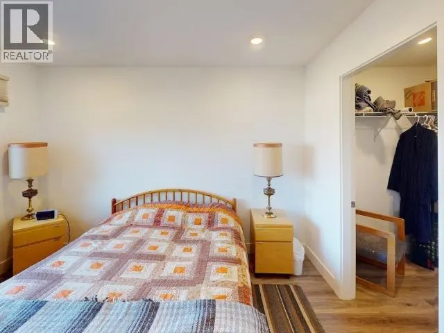 B4-6900 BURNABY STREET