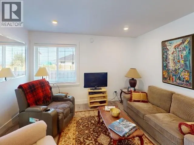 B4-6900 BURNABY STREET