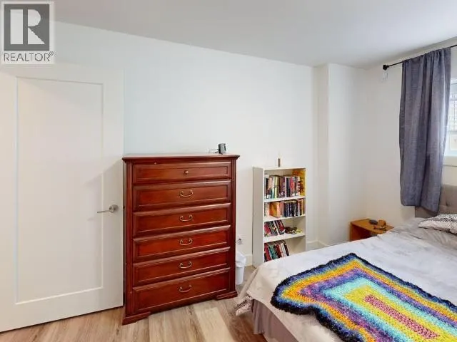 B4-6900 BURNABY STREET