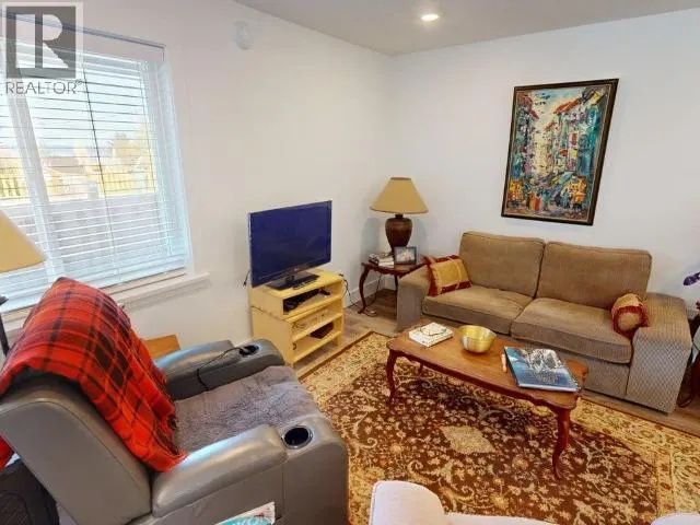 B4-6900 BURNABY STREET