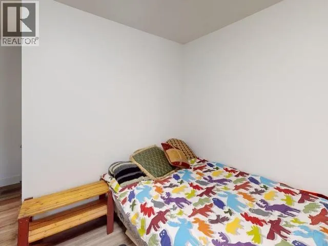 B4-6900 BURNABY STREET