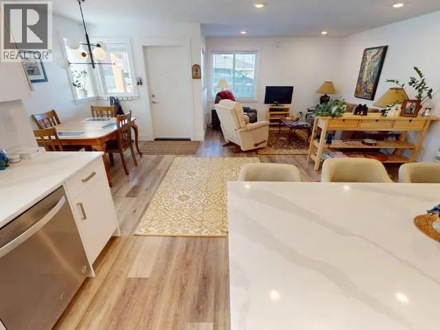 B4-6900 BURNABY STREET
