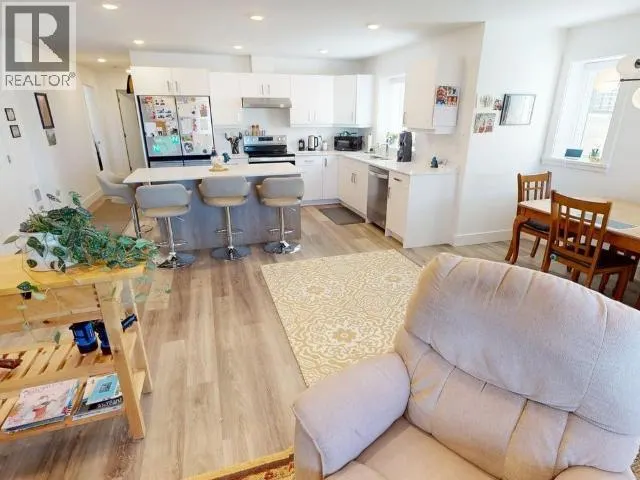 B4-6900 BURNABY STREET