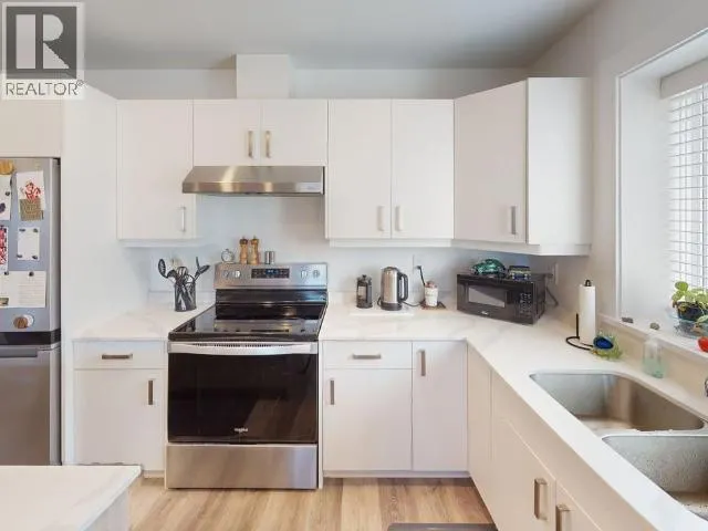 B4-6900 BURNABY STREET