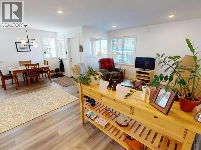 B4-6900 BURNABY STREET