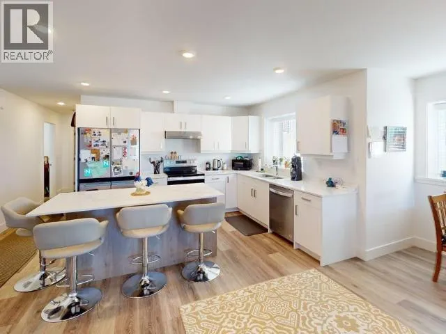B4-6900 BURNABY STREET