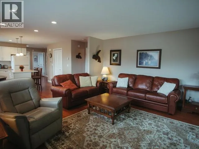 21-4415 MANSON AVE