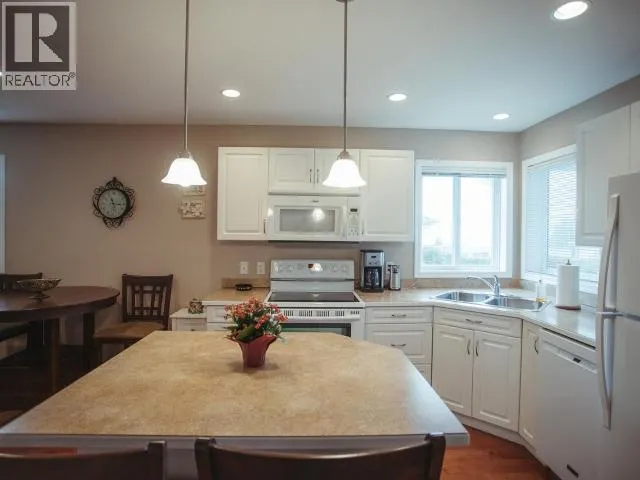 21-4415 MANSON AVE