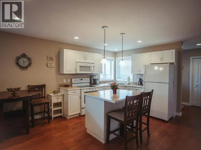 21-4415 MANSON AVE