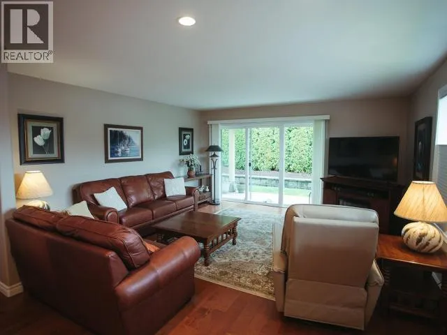 21-4415 MANSON AVE