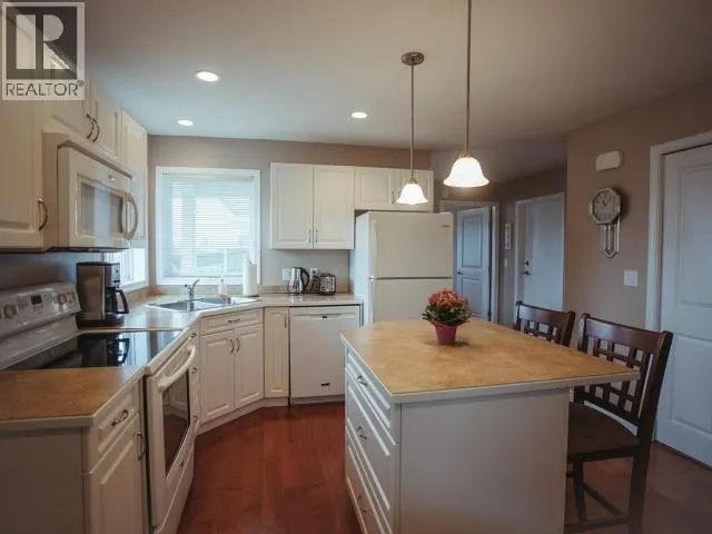 21-4415 MANSON AVE