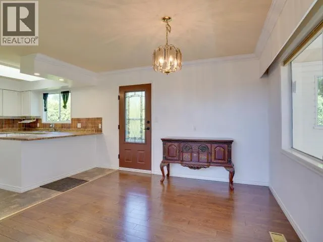 3298 VANANDA AVE