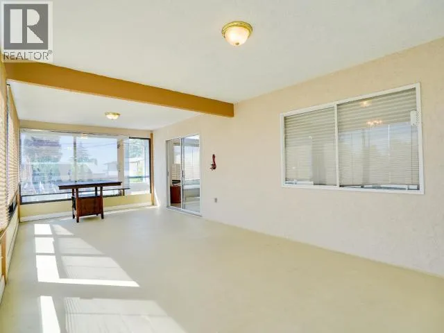3298 VANANDA AVE
