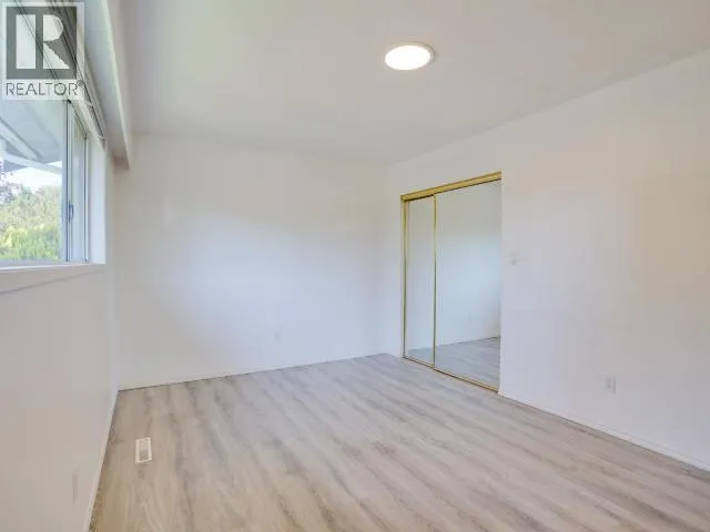 3298 VANANDA AVE