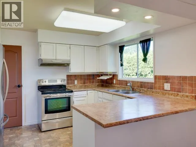 3298 VANANDA AVE