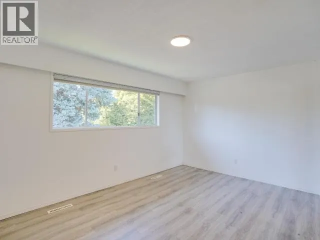 3298 VANANDA AVE