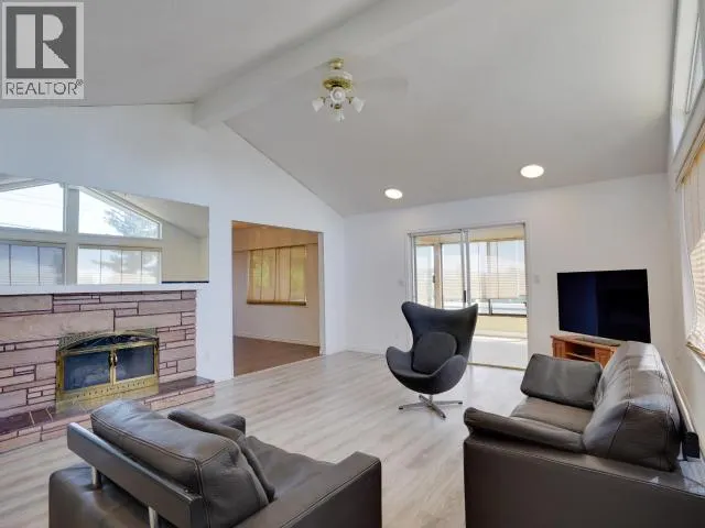 3298 VANANDA AVE