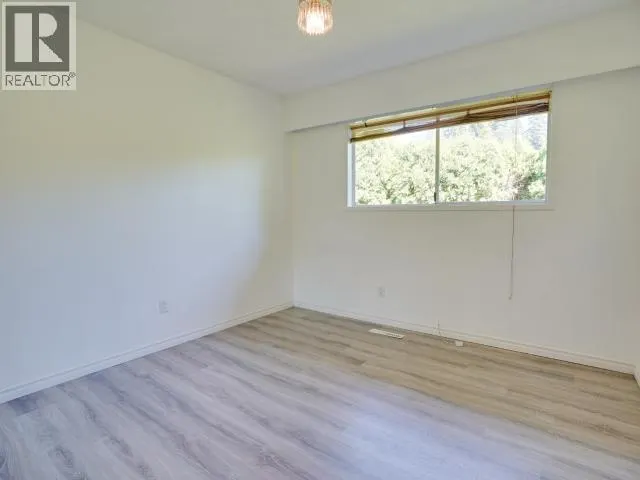 3298 VANANDA AVE