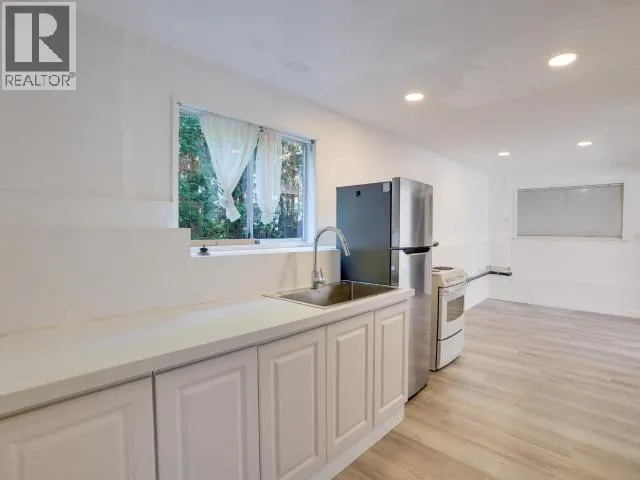 3298 VANANDA AVE
