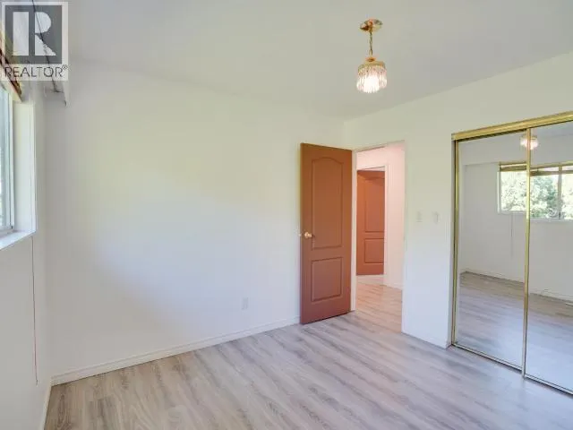 3298 VANANDA AVE