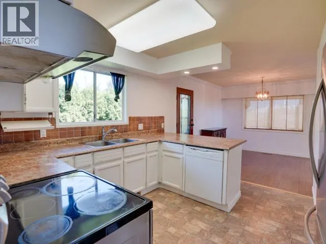 3298 VANANDA AVE