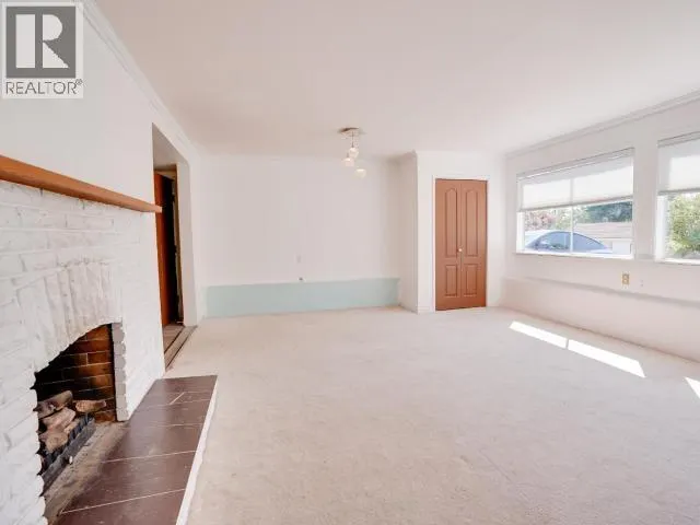 3298 VANANDA AVE