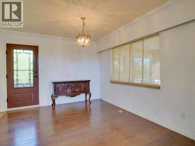 3298 VANANDA AVE