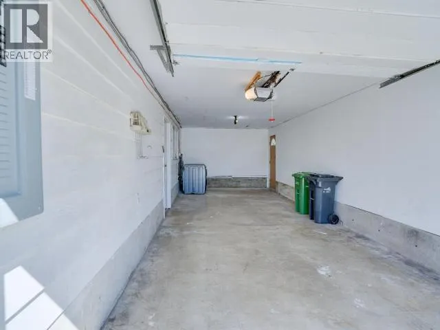 3298 VANANDA AVE