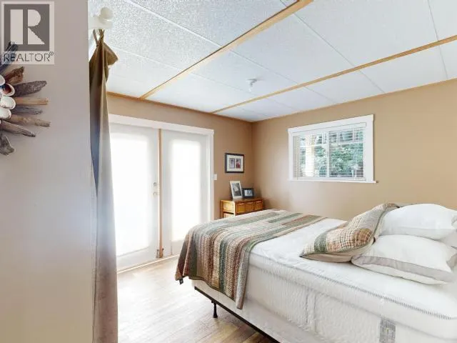 10760 POWELL LAKE