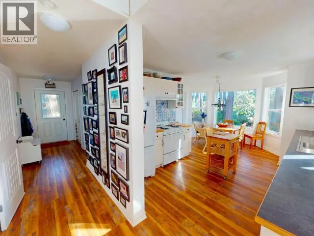 2902 ARBUTUS LANE