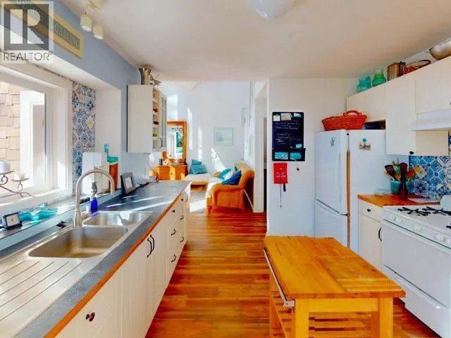2902 ARBUTUS LANE