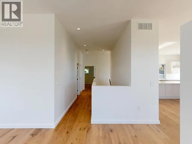 3900 EAGLE RIDGE PLACE